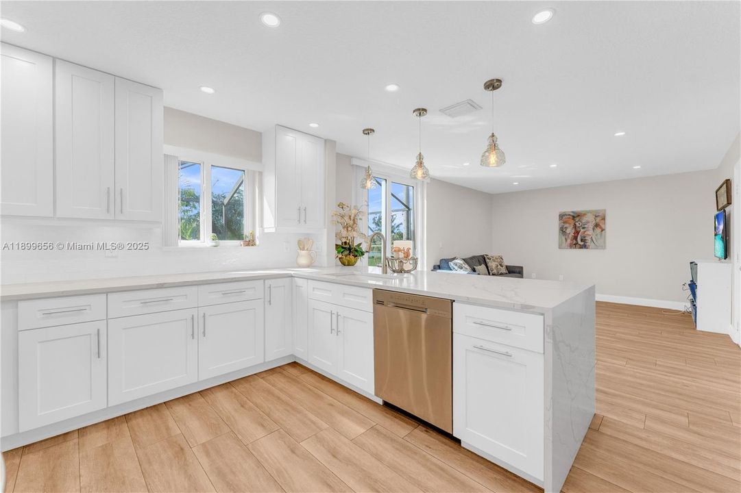 Active With Contract: $554,000 (3 beds, 3 baths, 1749 Square Feet)