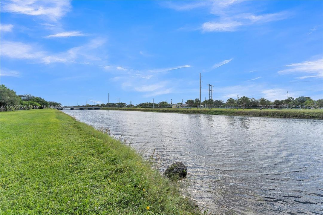 Active With Contract: $554,000 (3 beds, 3 baths, 1749 Square Feet)