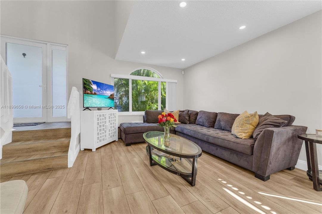 Active With Contract: $554,000 (3 beds, 3 baths, 1749 Square Feet)