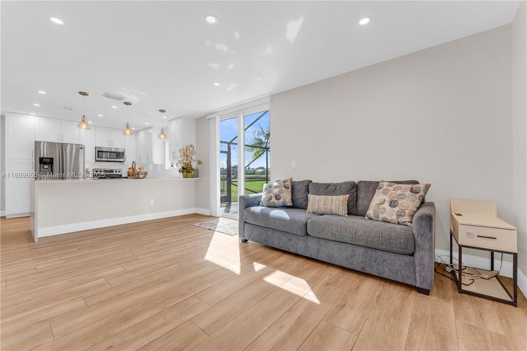 Active With Contract: $554,000 (3 beds, 3 baths, 1749 Square Feet)