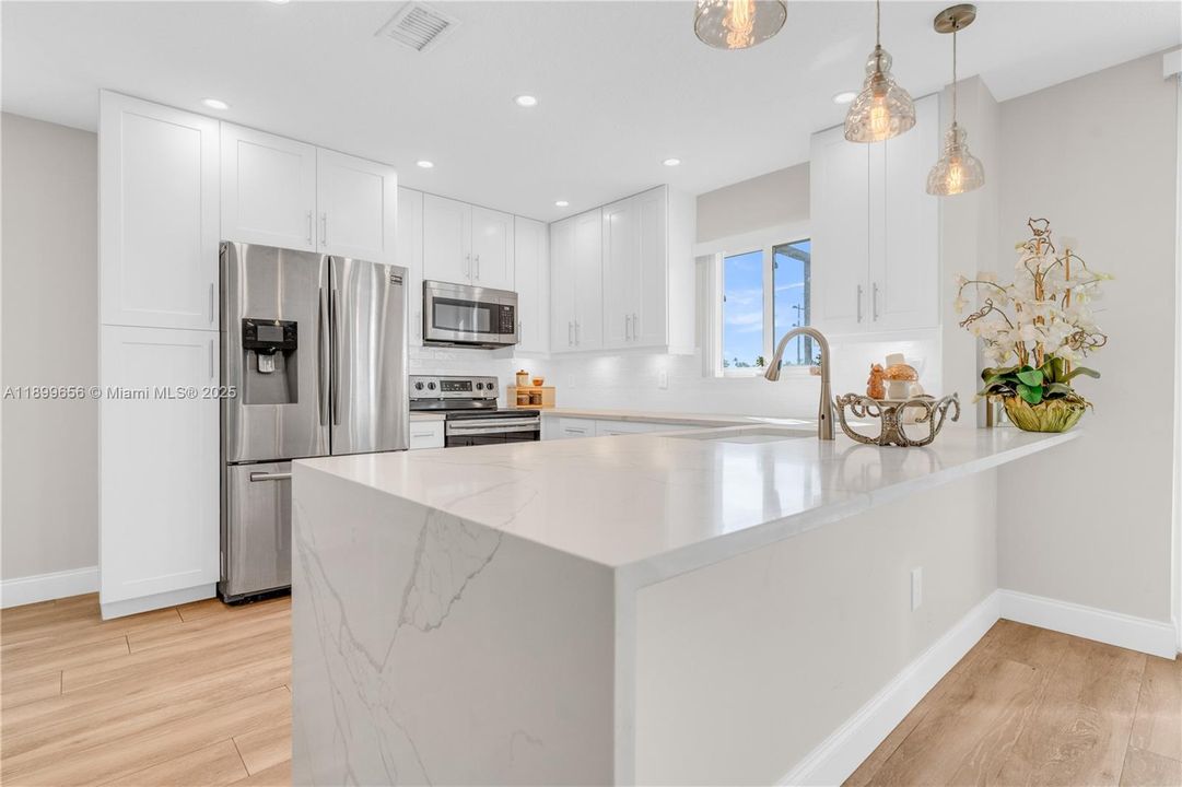 Active With Contract: $554,000 (3 beds, 3 baths, 1749 Square Feet)