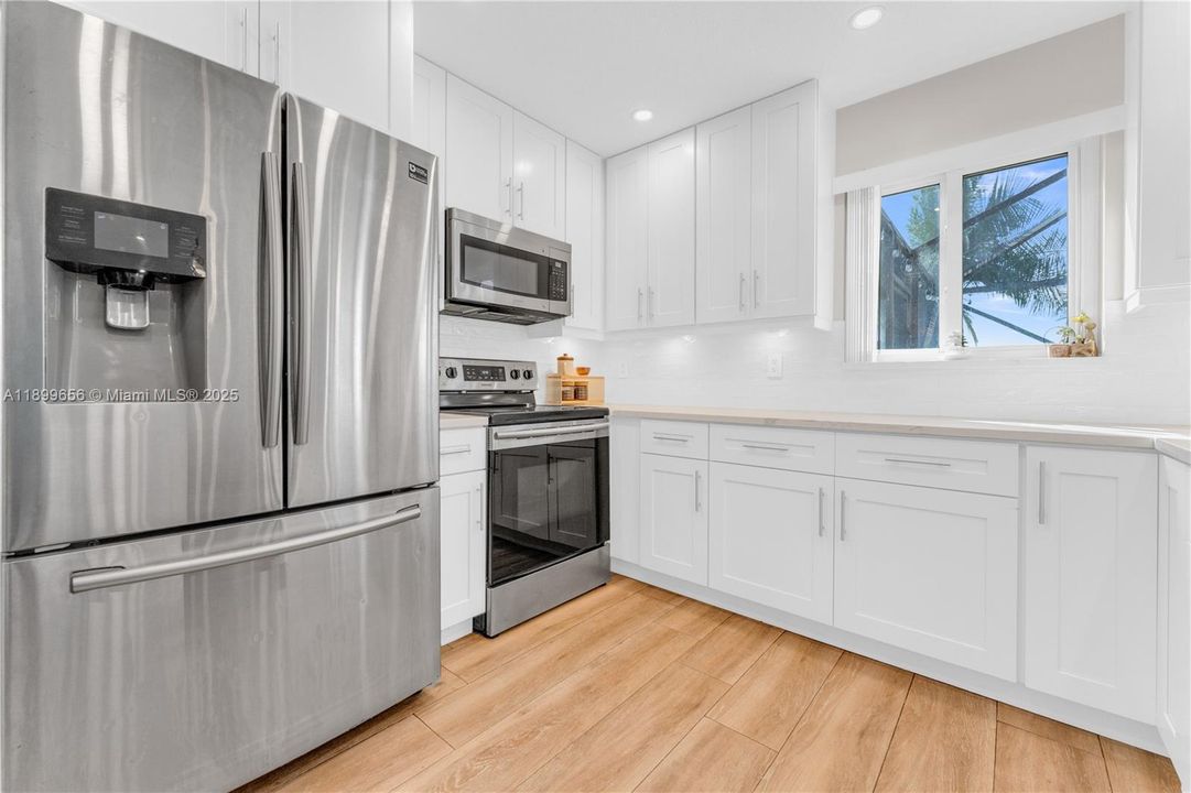 Active With Contract: $554,000 (3 beds, 3 baths, 1749 Square Feet)