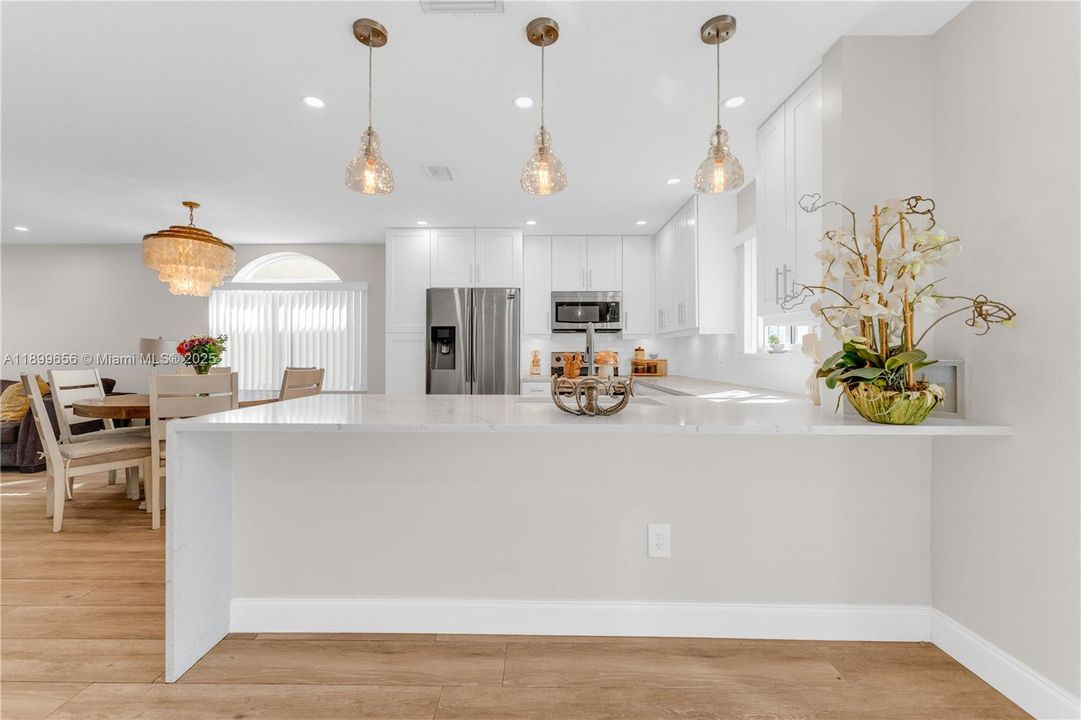 Active With Contract: $554,000 (3 beds, 3 baths, 1749 Square Feet)