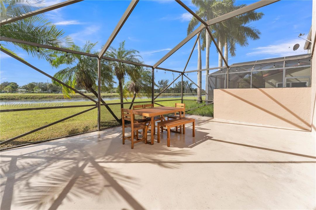 Active With Contract: $554,000 (3 beds, 3 baths, 1749 Square Feet)