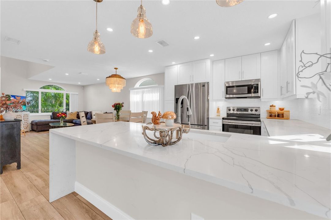 Active With Contract: $554,000 (3 beds, 3 baths, 1749 Square Feet)