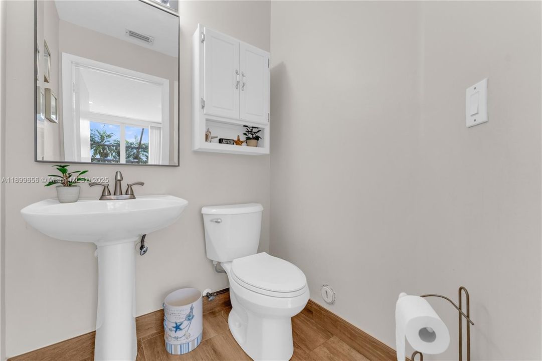 Active With Contract: $554,000 (3 beds, 3 baths, 1749 Square Feet)