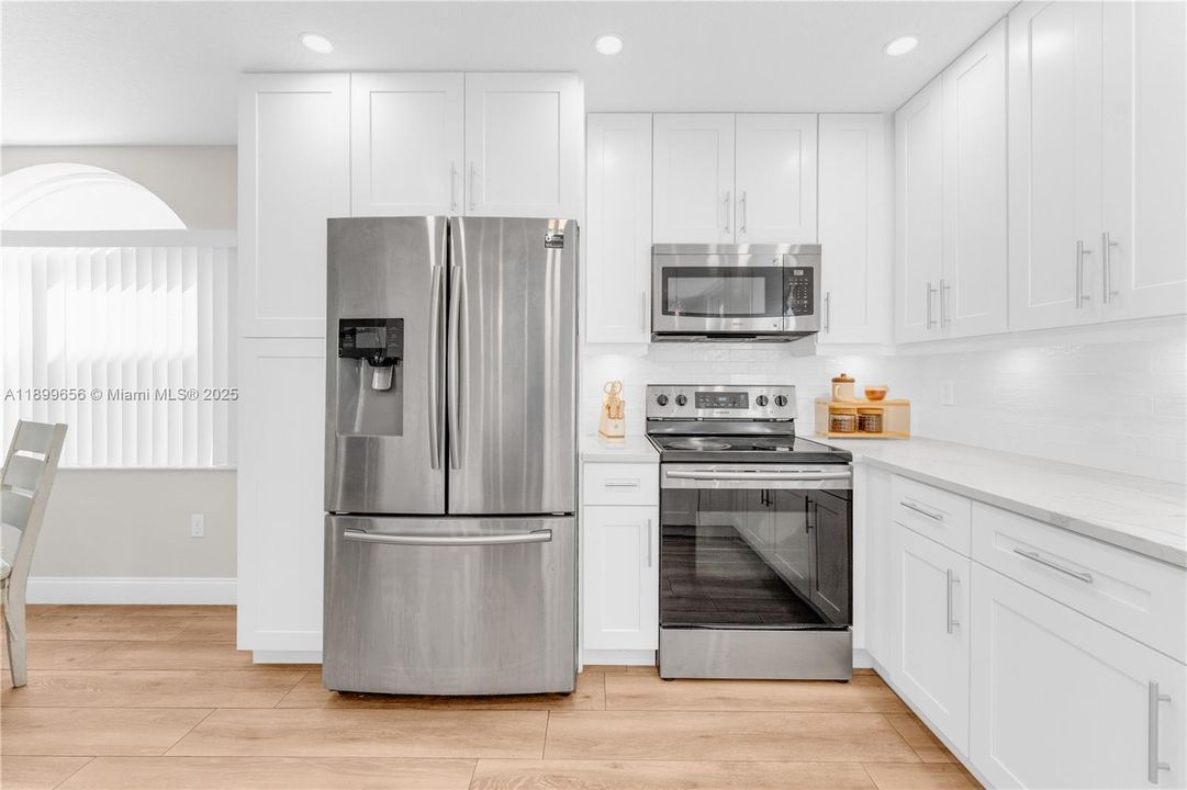 Active With Contract: $554,000 (3 beds, 3 baths, 1749 Square Feet)