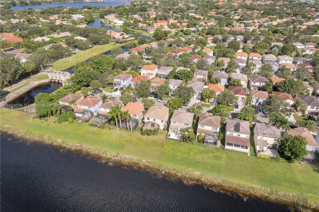 Active With Contract: $554,000 (3 beds, 3 baths, 1749 Square Feet)