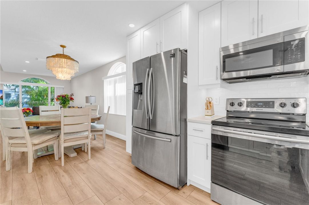 Active With Contract: $554,000 (3 beds, 3 baths, 1749 Square Feet)