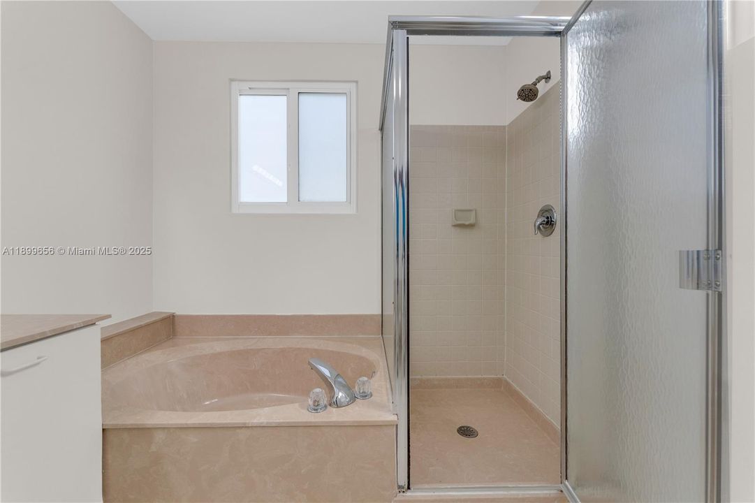 Active With Contract: $554,000 (3 beds, 3 baths, 1749 Square Feet)