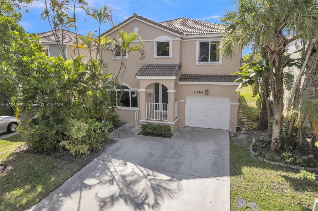 Active With Contract: $554,000 (3 beds, 3 baths, 1749 Square Feet)