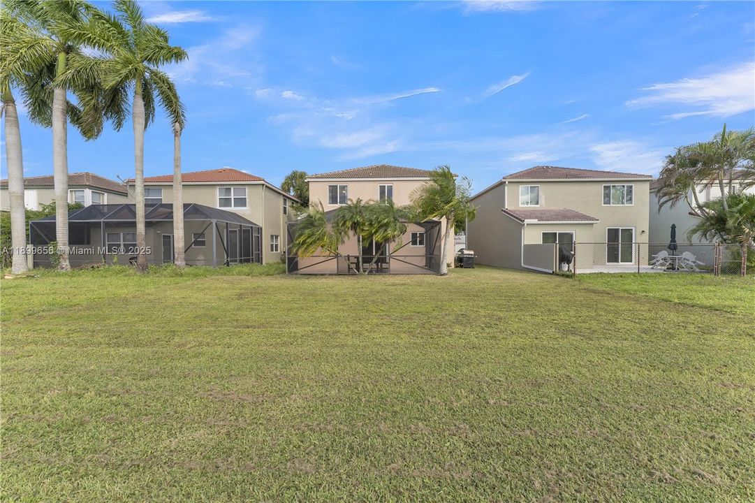 Active With Contract: $554,000 (3 beds, 3 baths, 1749 Square Feet)