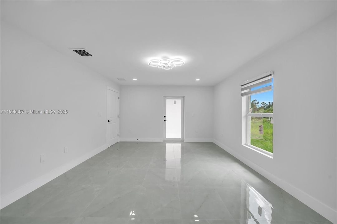 For Sale: $279,900 (3 beds, 2 baths, 1150 Square Feet)