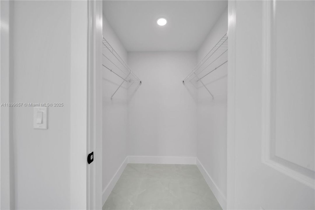 For Sale: $279,900 (3 beds, 2 baths, 1150 Square Feet)