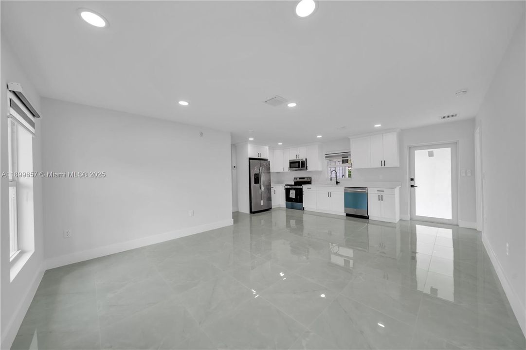 For Sale: $279,900 (3 beds, 2 baths, 1150 Square Feet)