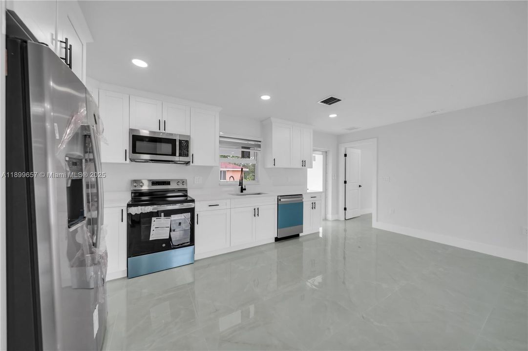 For Sale: $279,900 (3 beds, 2 baths, 1150 Square Feet)