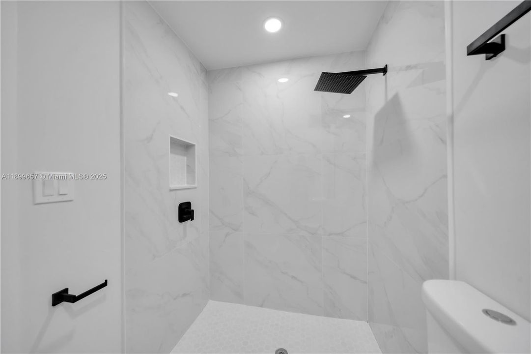 For Sale: $279,900 (3 beds, 2 baths, 1150 Square Feet)