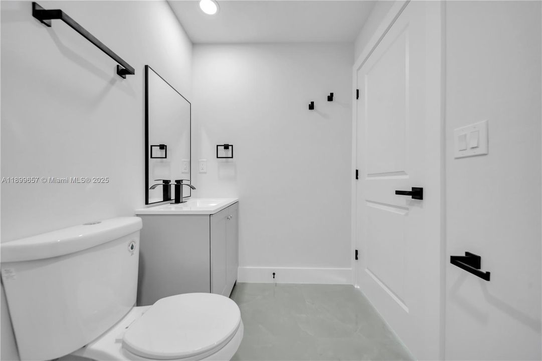 For Sale: $279,900 (3 beds, 2 baths, 1150 Square Feet)