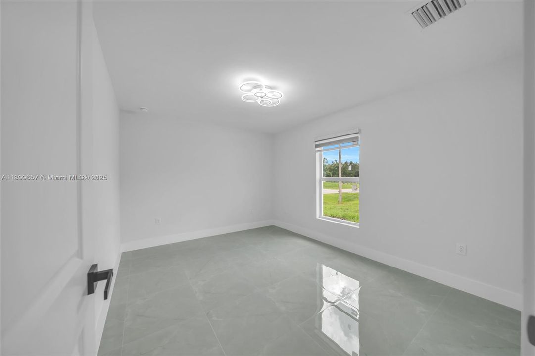 For Sale: $279,900 (3 beds, 2 baths, 1150 Square Feet)