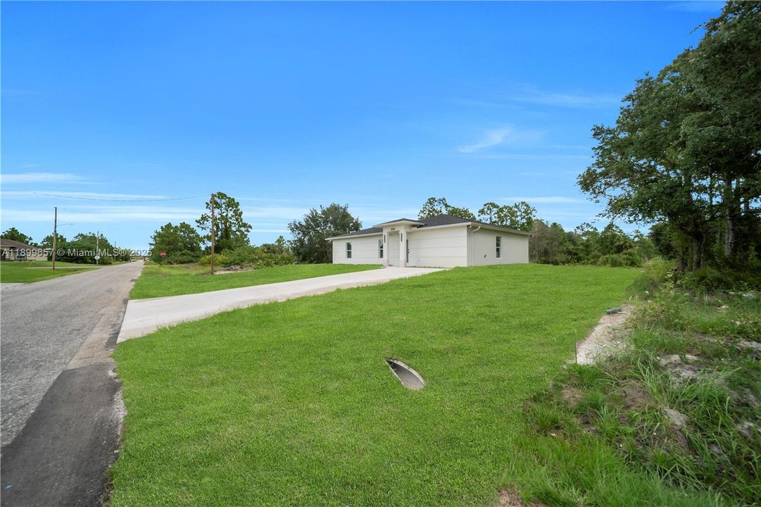 For Sale: $279,900 (3 beds, 2 baths, 1150 Square Feet)