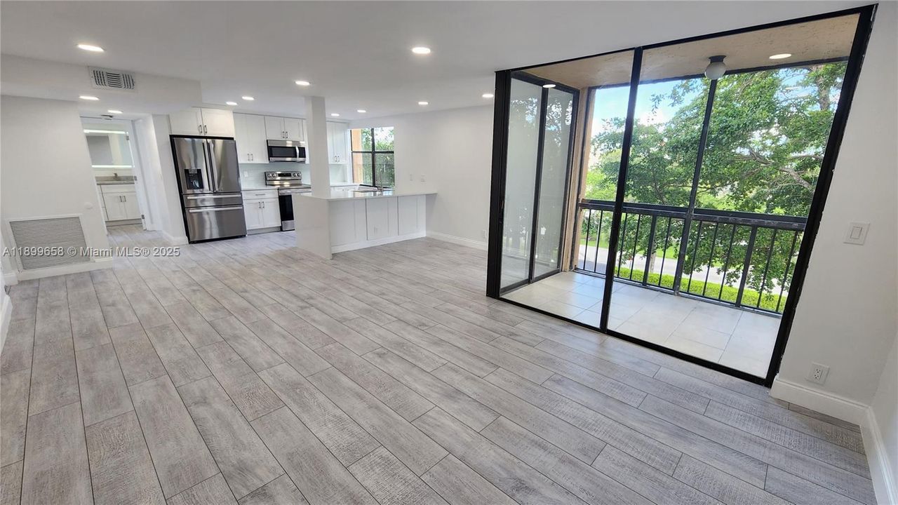 For Rent: $2,200 (1 beds, 1 baths, 758 Square Feet)