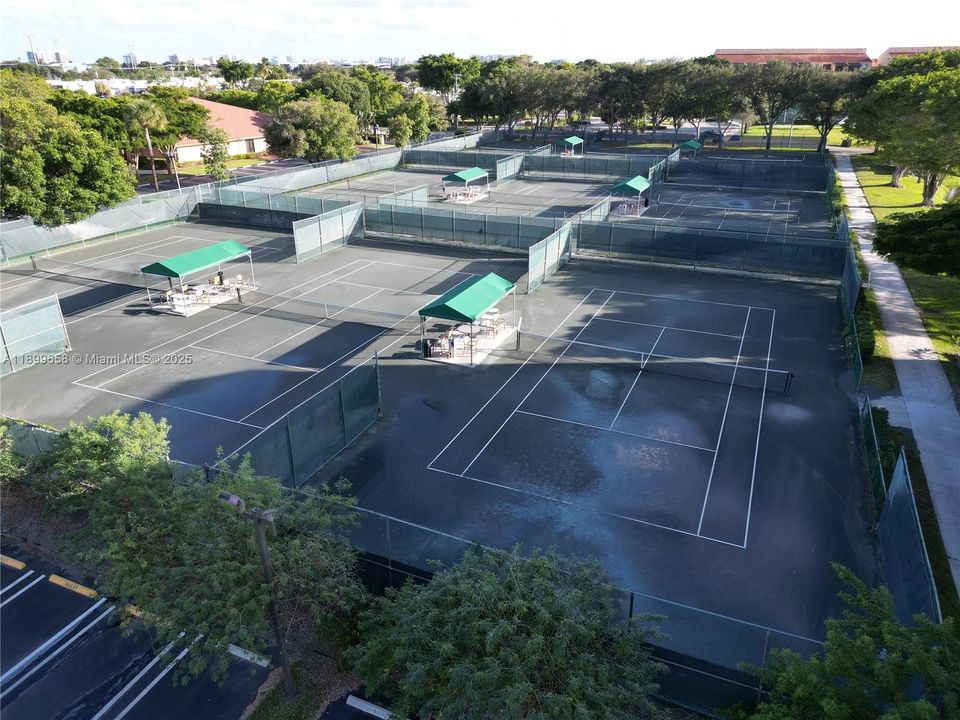 For Rent: $2,200 (1 beds, 1 baths, 758 Square Feet)