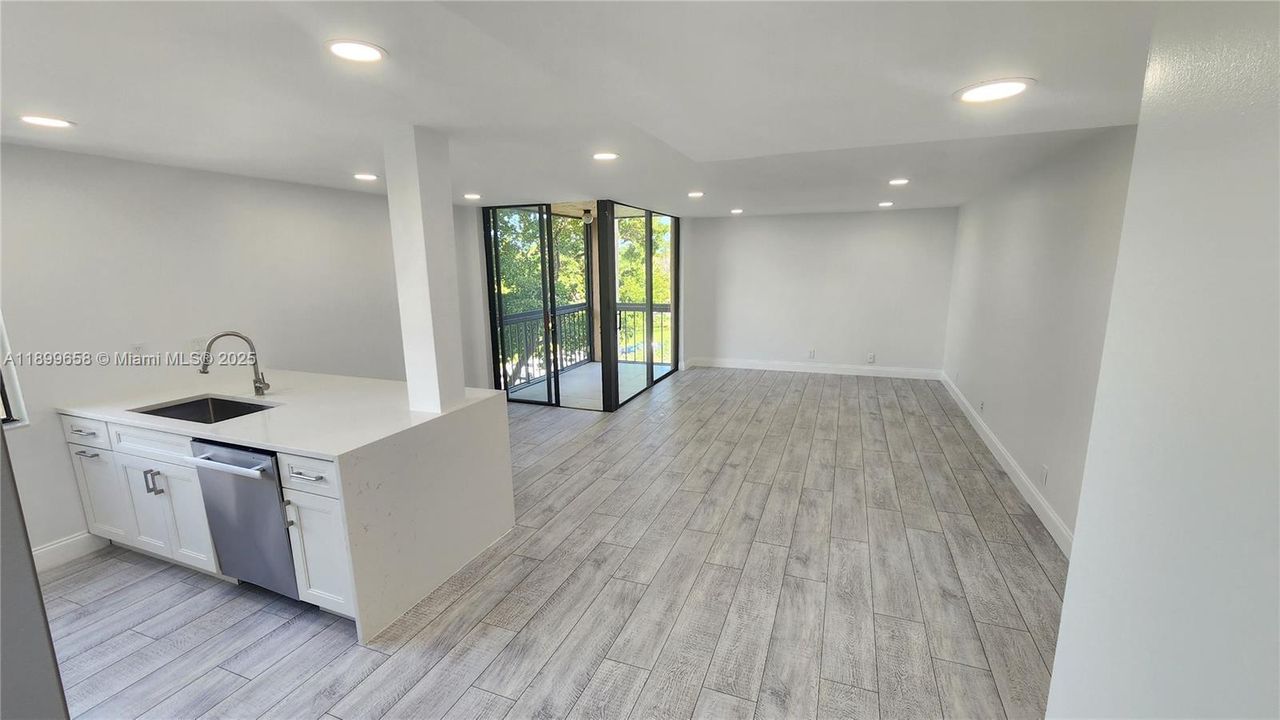 For Rent: $2,200 (1 beds, 1 baths, 758 Square Feet)