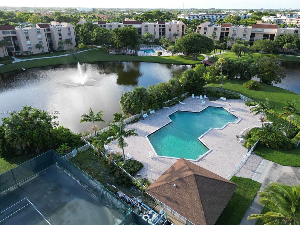 For Rent: $2,200 (1 beds, 1 baths, 758 Square Feet)