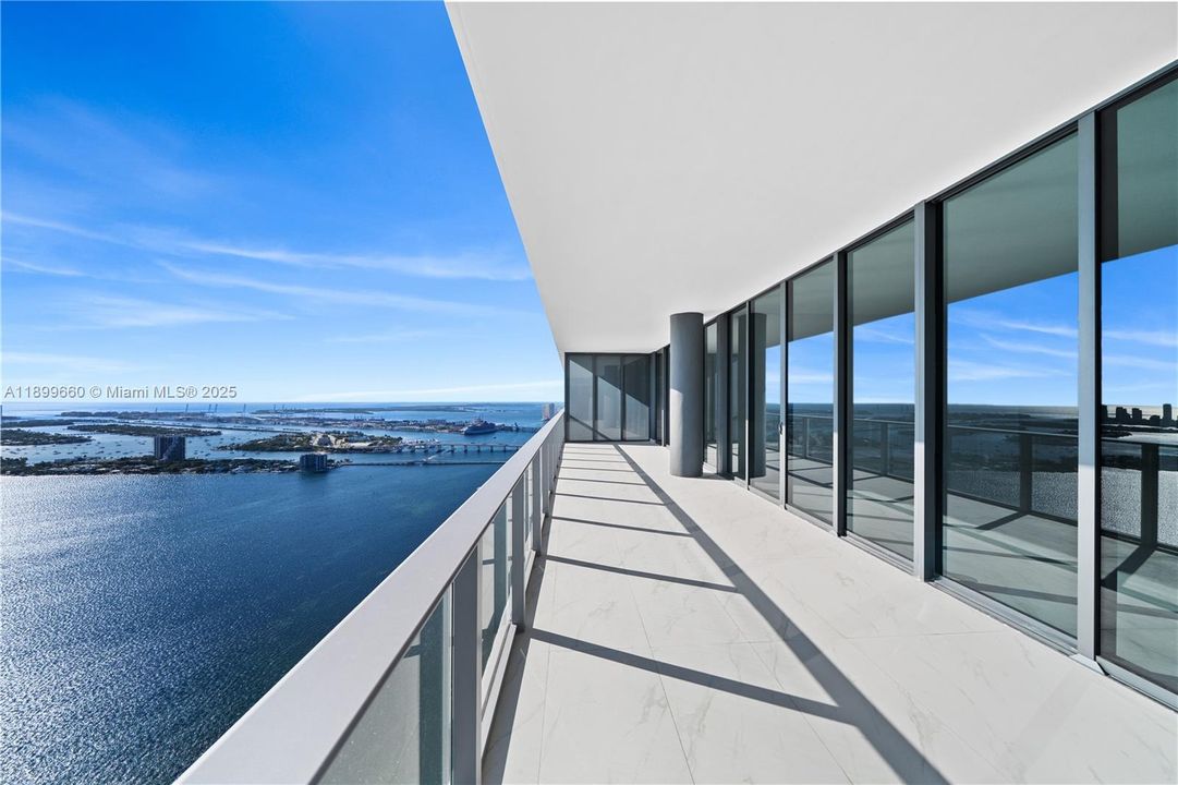 出租: $19,000 (4 贝兹, 5 浴室, 3417 平方英尺)