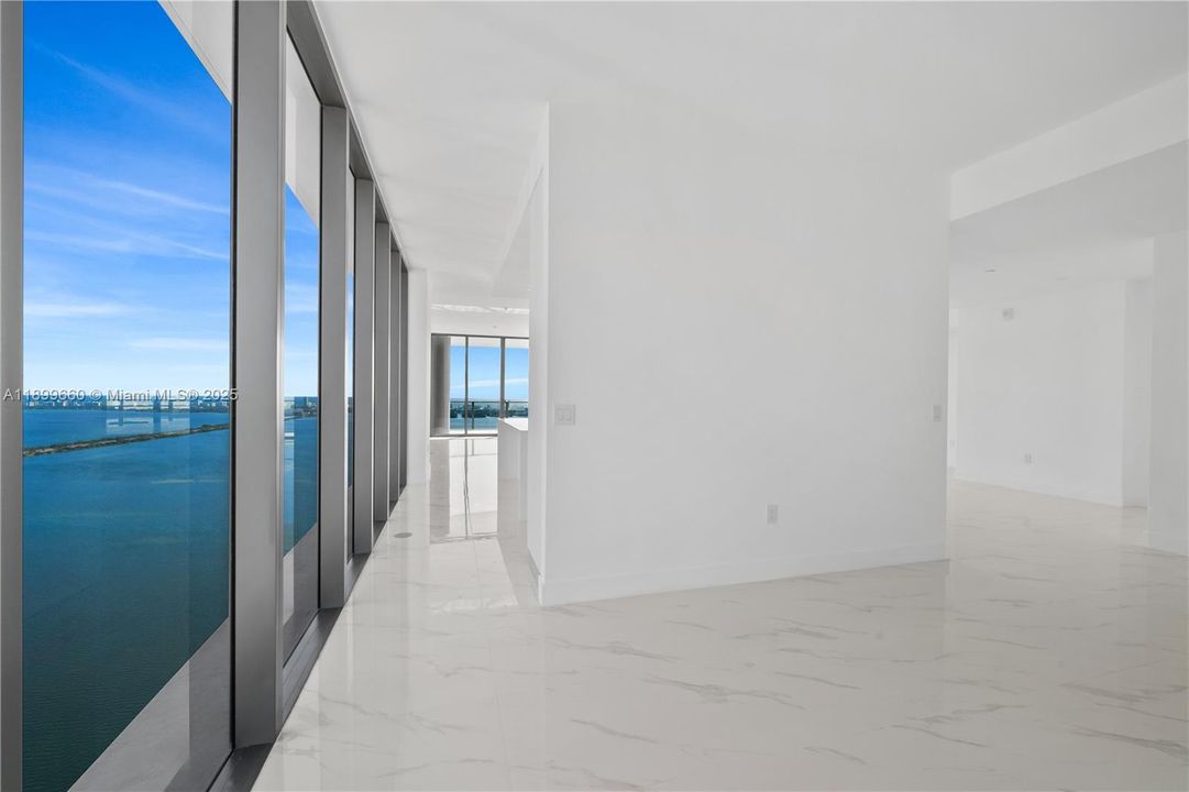 出租: $19,000 (4 贝兹, 5 浴室, 3417 平方英尺)