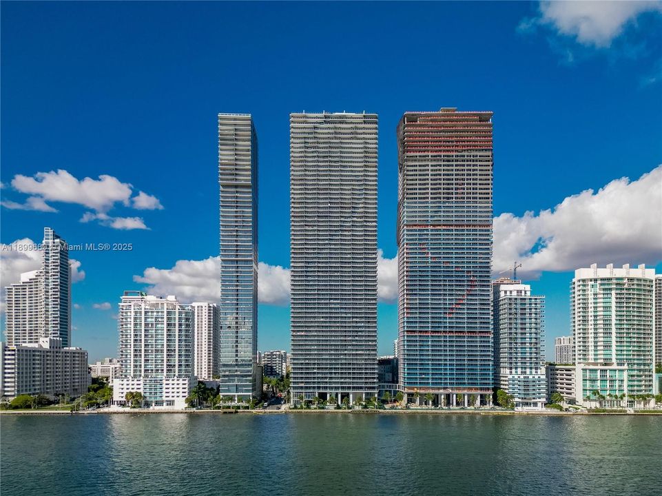 出租: $19,000 (4 贝兹, 5 浴室, 3417 平方英尺)