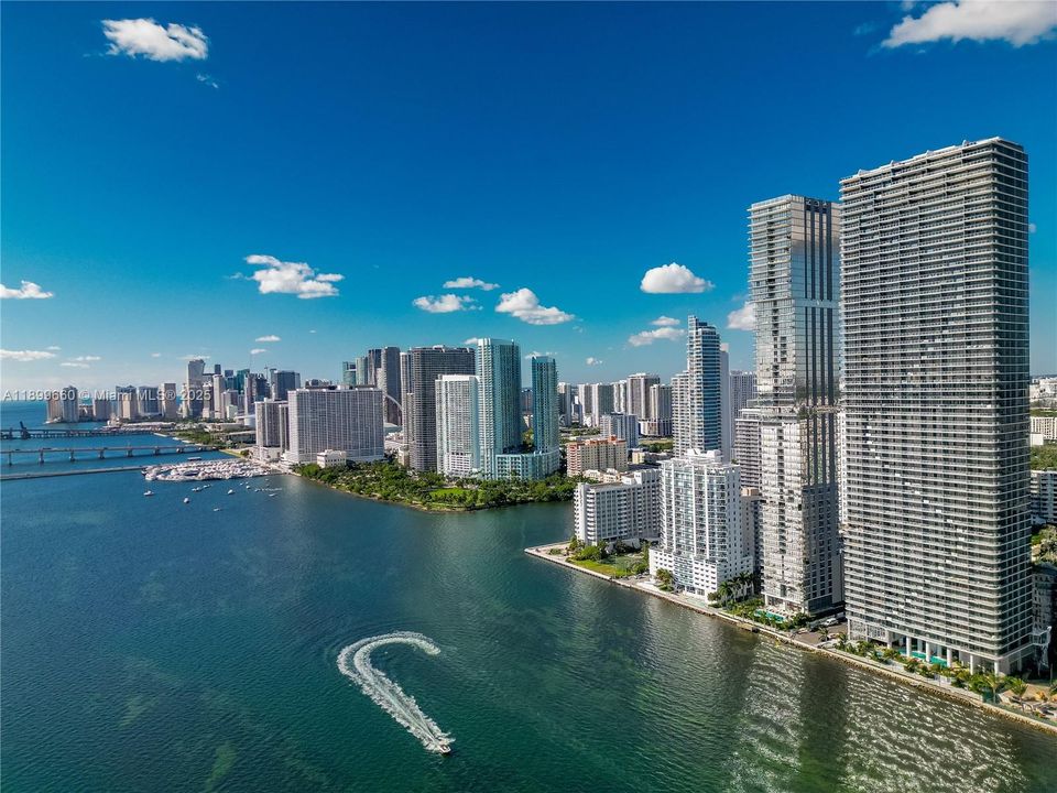 出租: $19,000 (4 贝兹, 5 浴室, 3417 平方英尺)