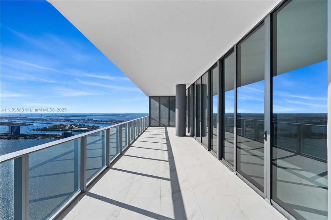 出租: $19,000 (4 贝兹, 5 浴室, 3417 平方英尺)