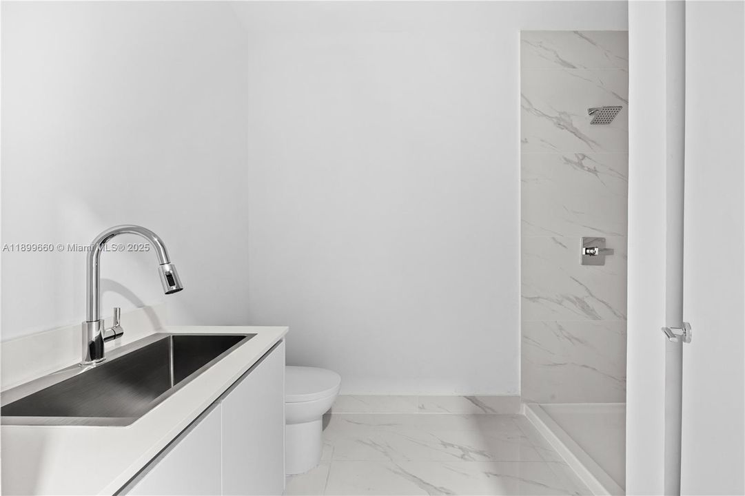 出租: $19,000 (4 贝兹, 5 浴室, 3417 平方英尺)