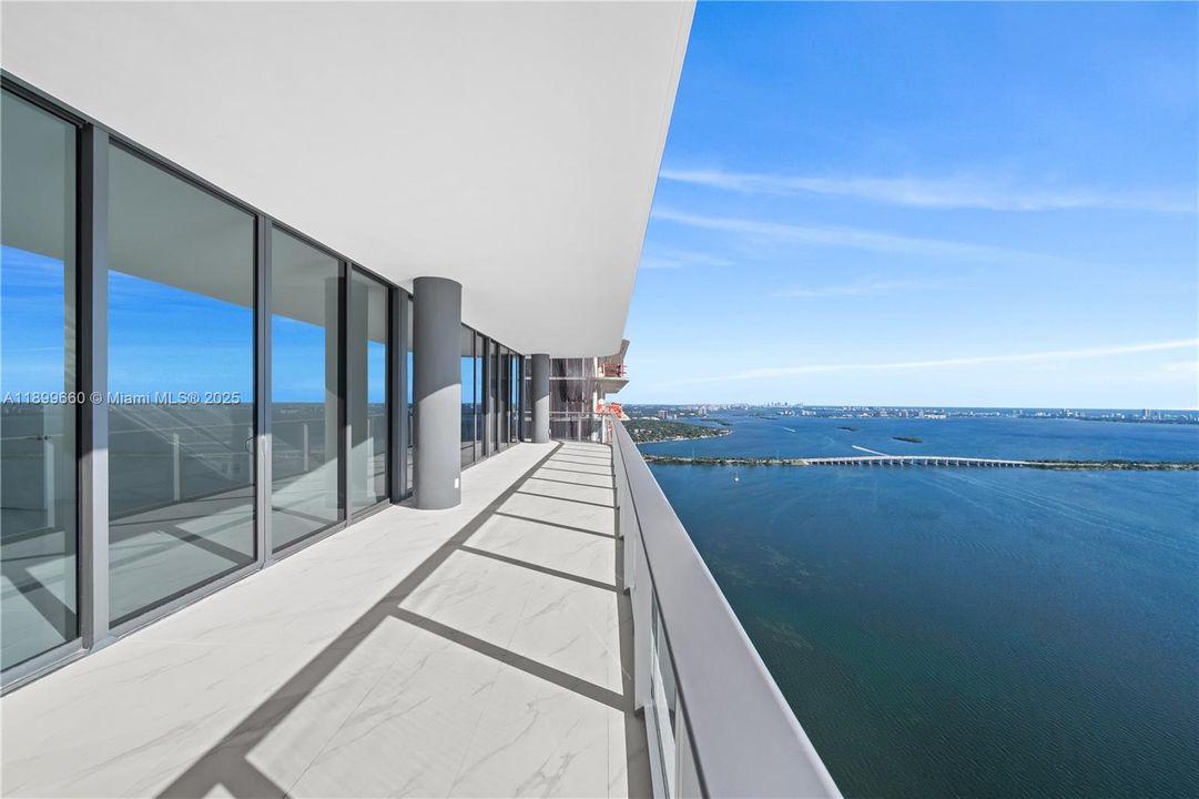 出租: $19,000 (4 贝兹, 5 浴室, 3417 平方英尺)