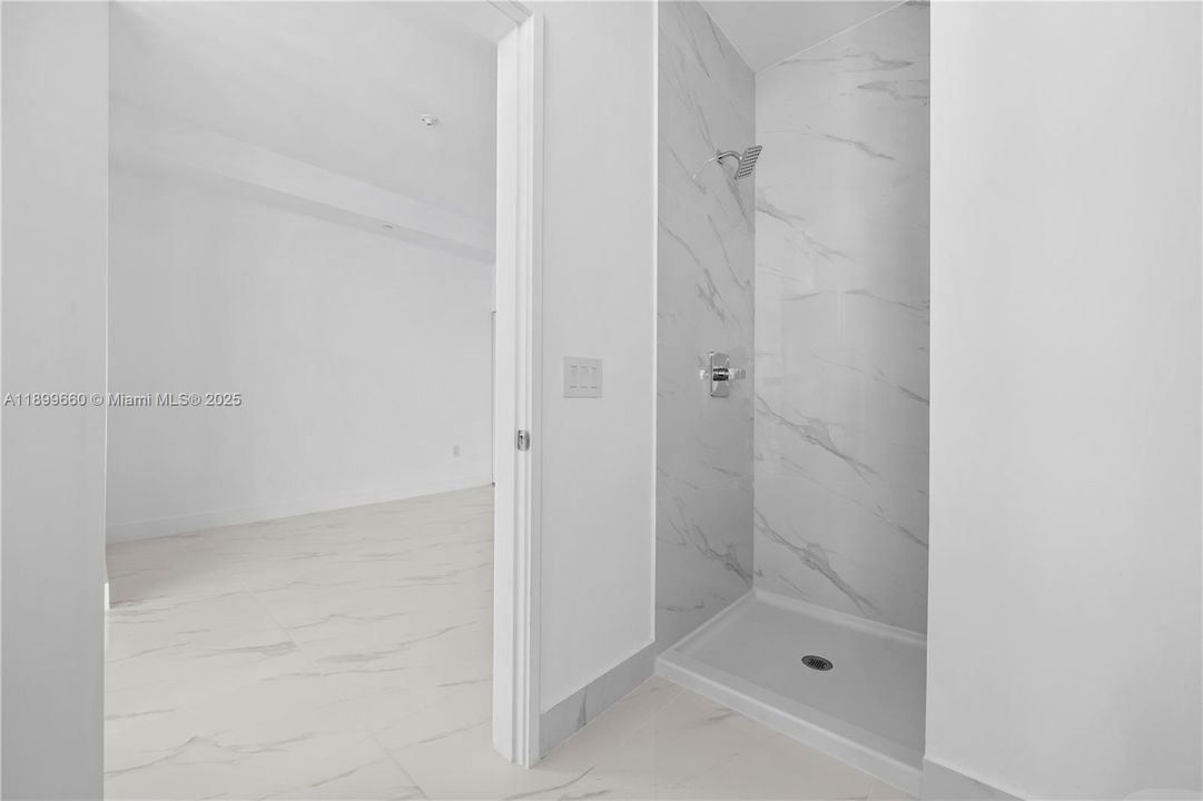 出租: $19,000 (4 贝兹, 5 浴室, 3417 平方英尺)