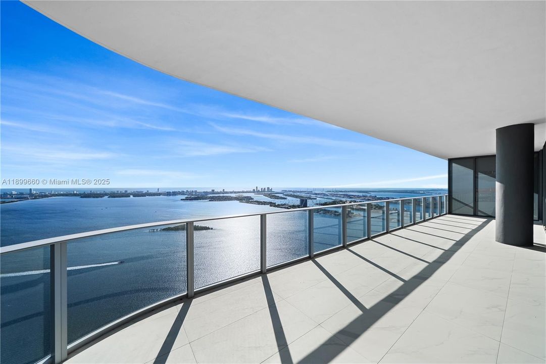 出租: $19,000 (4 贝兹, 5 浴室, 3417 平方英尺)