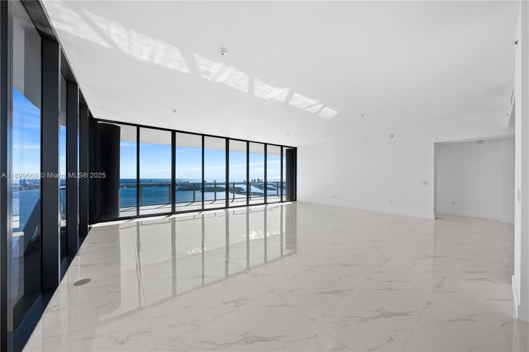 出租: $19,000 (4 贝兹, 5 浴室, 3417 平方英尺)