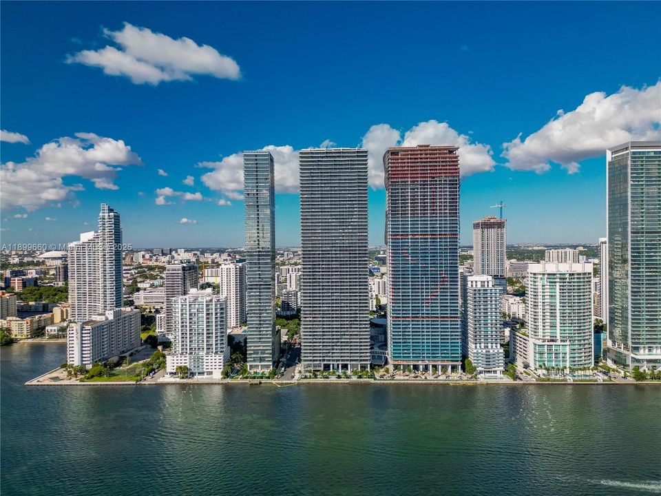 出租: $19,000 (4 贝兹, 5 浴室, 3417 平方英尺)