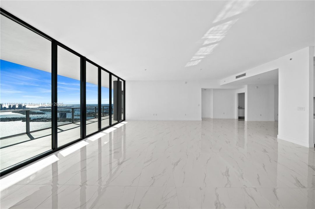 出租: $19,000 (4 贝兹, 5 浴室, 3417 平方英尺)