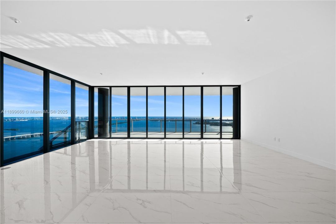 出租: $19,000 (4 贝兹, 5 浴室, 3417 平方英尺)