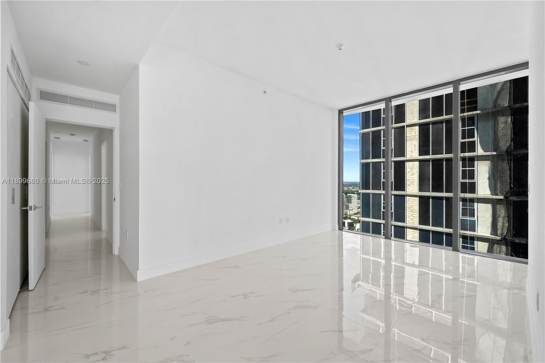 出租: $19,000 (4 贝兹, 5 浴室, 3417 平方英尺)