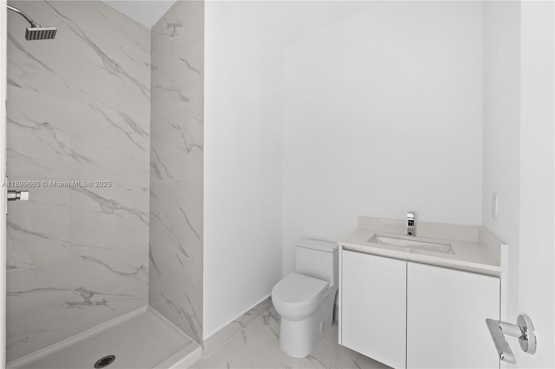 出租: $19,000 (4 贝兹, 5 浴室, 3417 平方英尺)