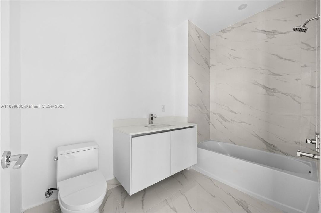 出租: $19,000 (4 贝兹, 5 浴室, 3417 平方英尺)