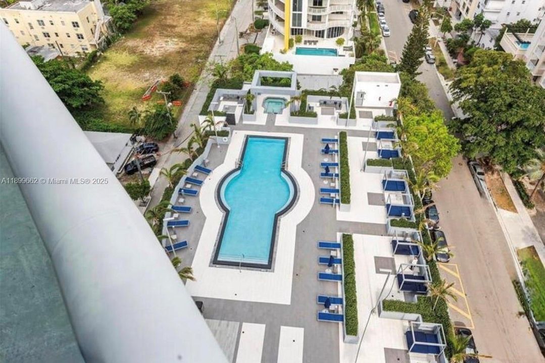 For Rent: $5,800 (2 beds, 2 baths, 1380 Square Feet)