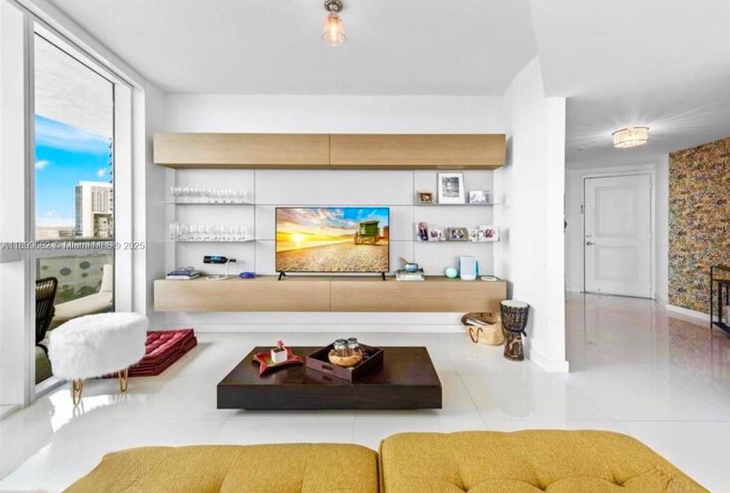 For Rent: $5,800 (2 beds, 2 baths, 1380 Square Feet)