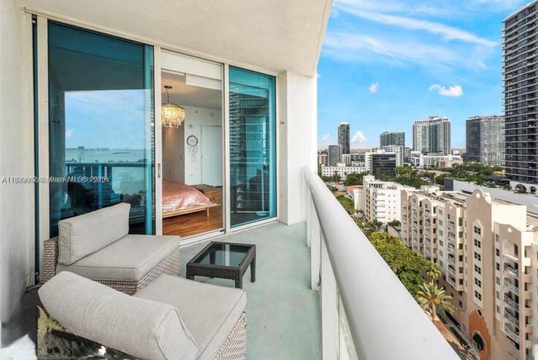 For Rent: $5,800 (2 beds, 2 baths, 1380 Square Feet)