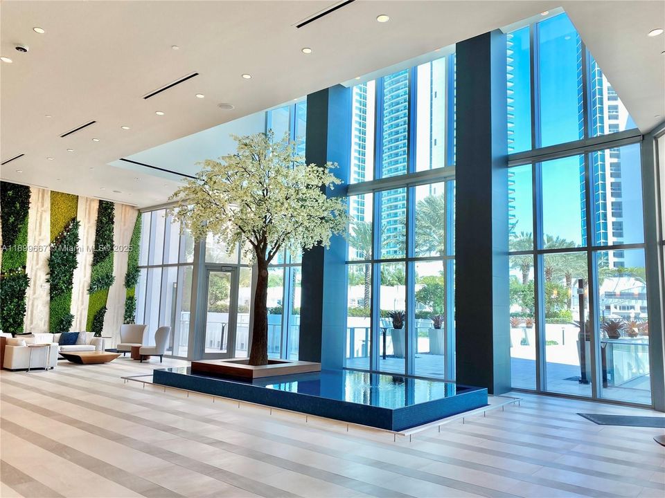 For Sale: $635,000 (1 beds, 1 baths, 937 Square Feet)