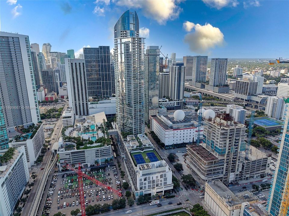 For Sale: $635,000 (1 beds, 1 baths, 937 Square Feet)