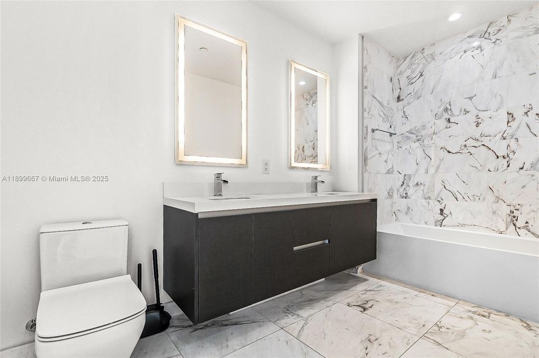 For Sale: $635,000 (1 beds, 1 baths, 937 Square Feet)